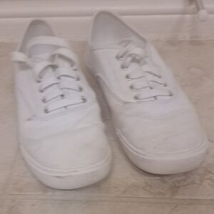 Time And Tru Size 9 Memory Foam Seakers
